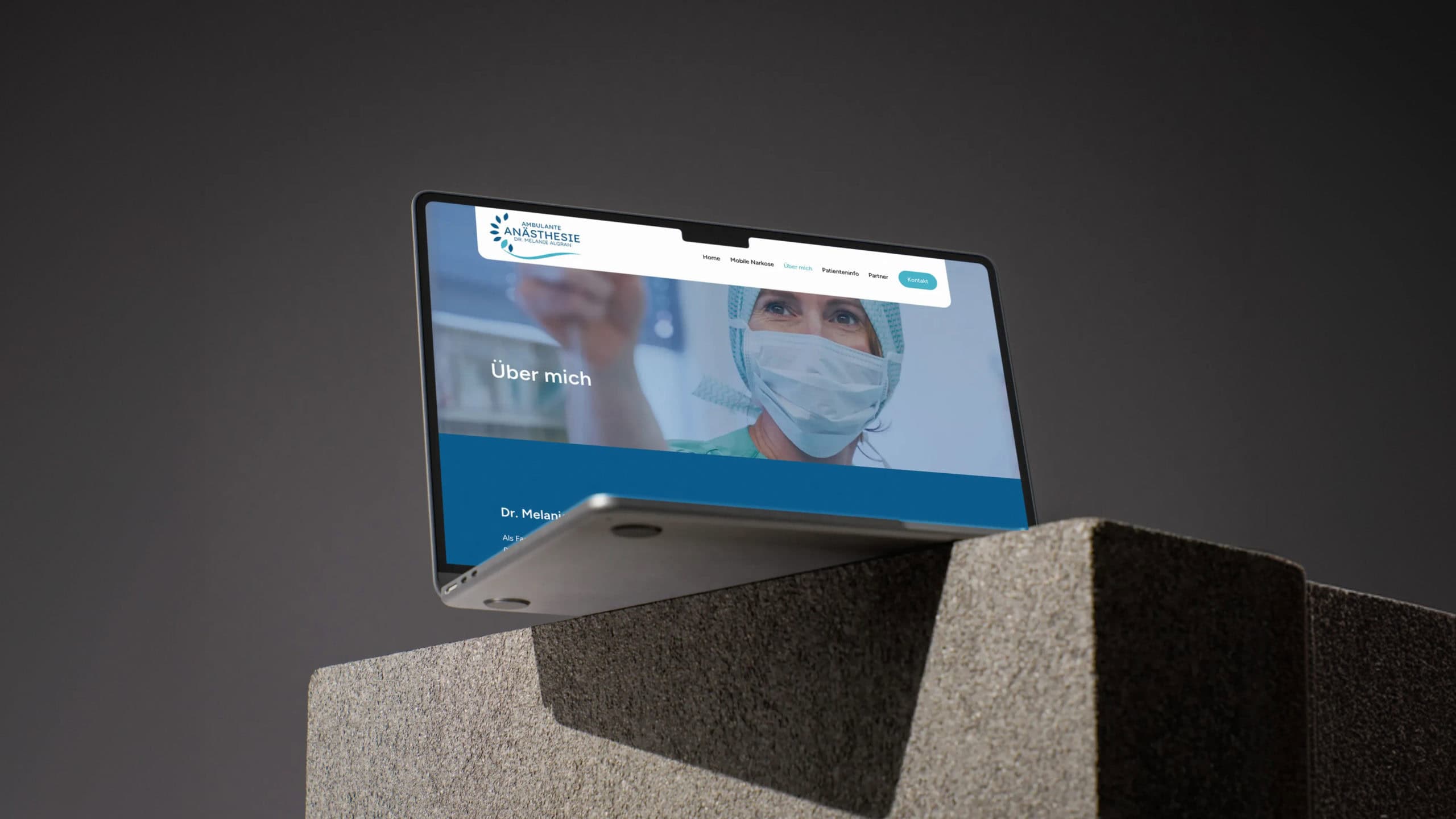 Modernes Laptop mit Website-Design, digitaler Agentur in Salzburg.